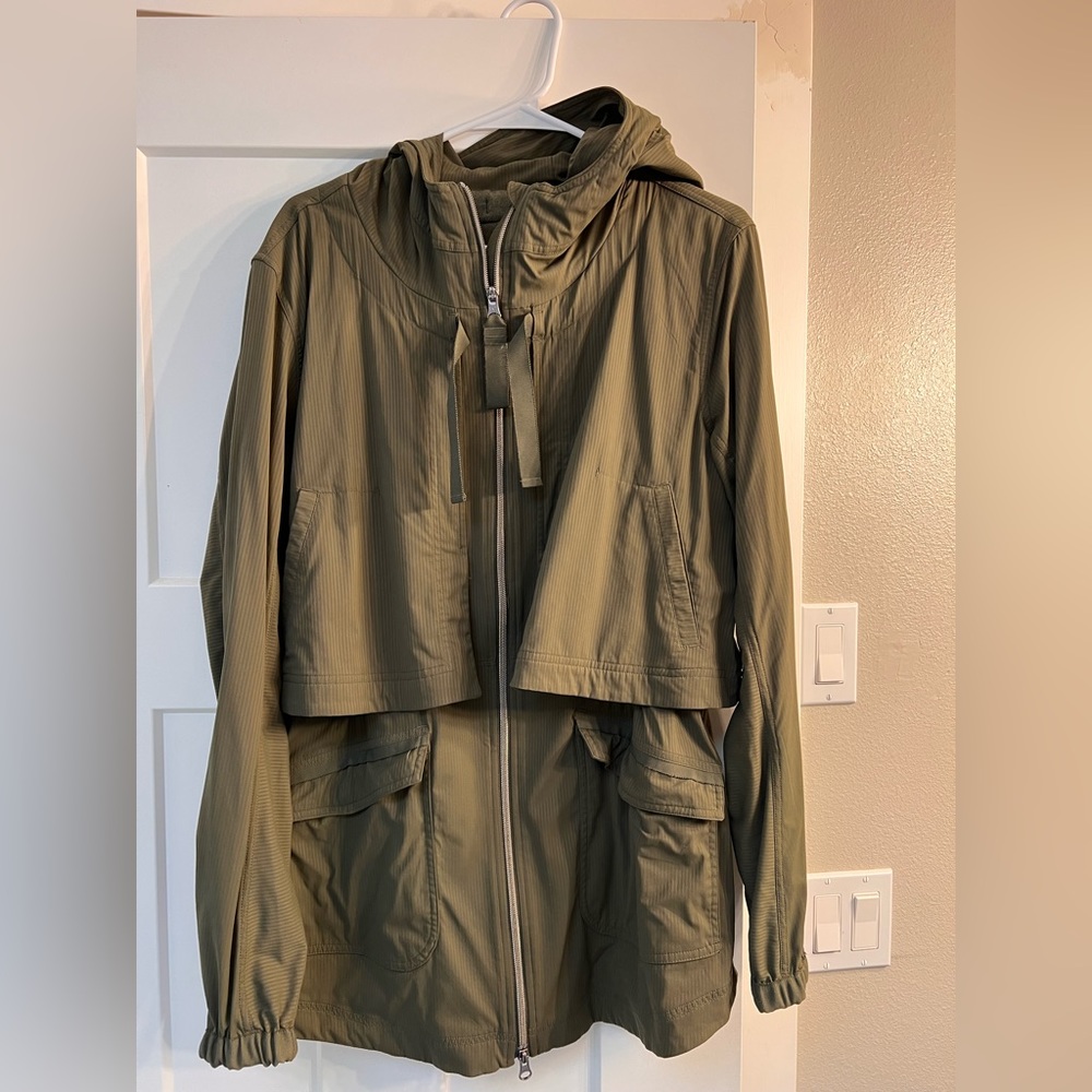 Lululemon Green Coat - no size tag, fits like a medium